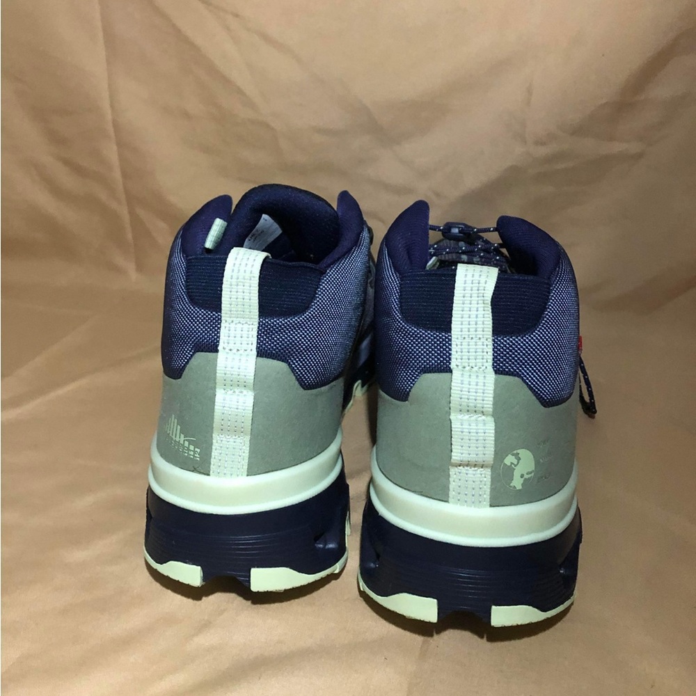 On Cloudtrax Water Repellent Hiking Shoe - Picture 11 of 14